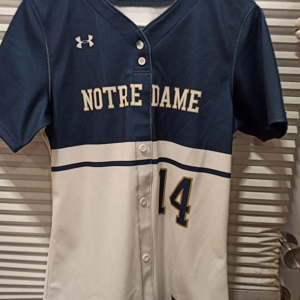 Under armour women's Short sleeve bottom down shirt. Size medium - Picture 2 of 11